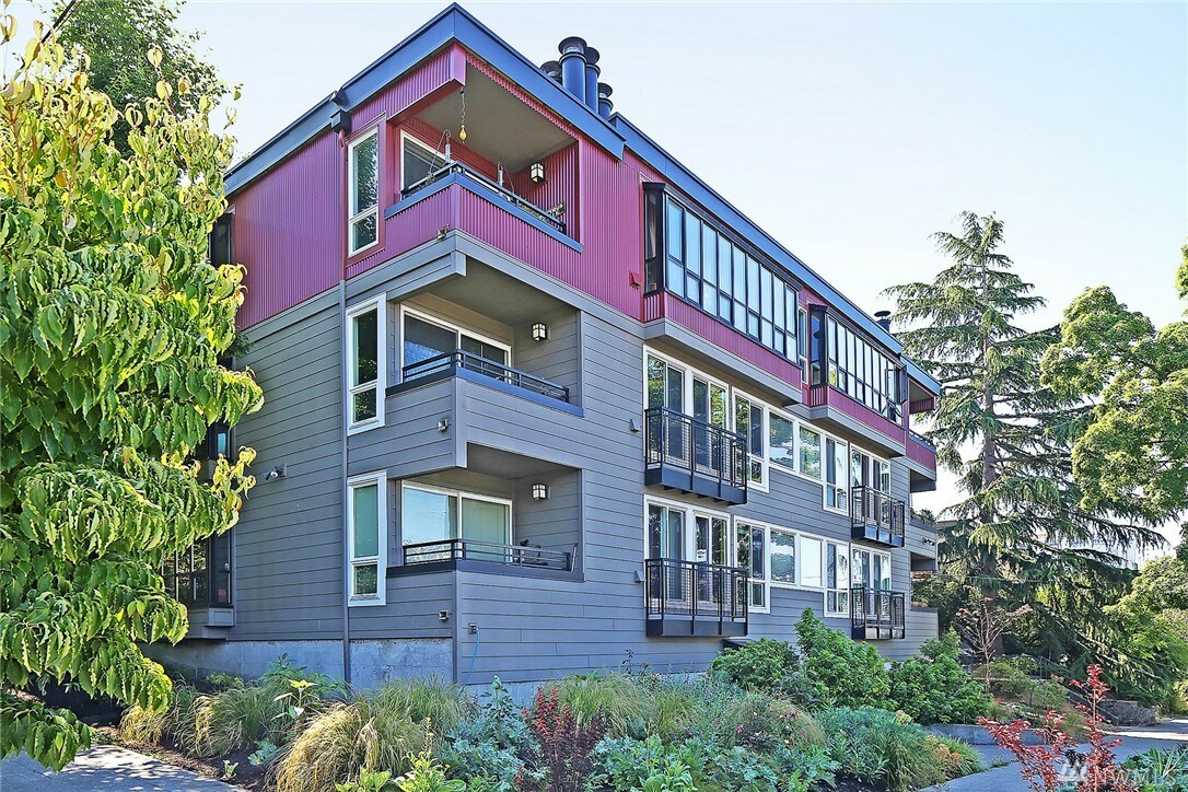 Property Photo:  1601 E Columbia St 104  WA 98122 