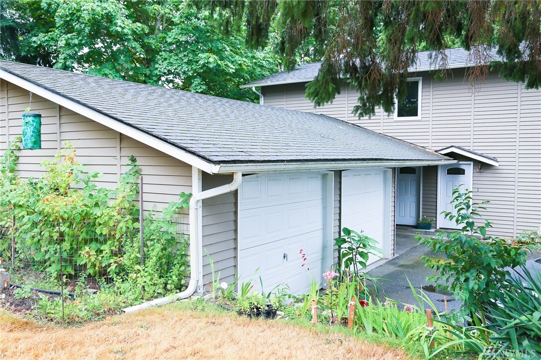 Property Photo: 6111 Pebble Place WA 98023