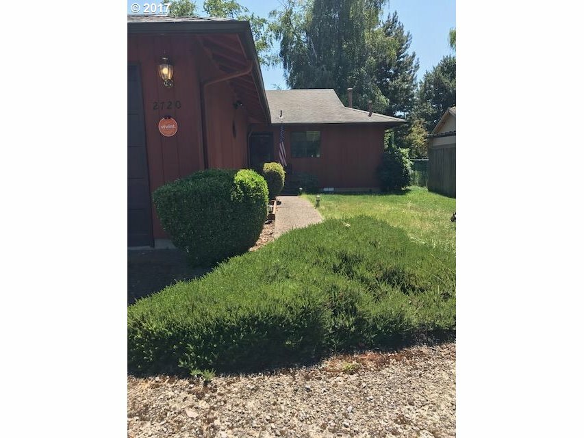 Property Photo:  2720 SE Palmquist Rd  OR 97080 