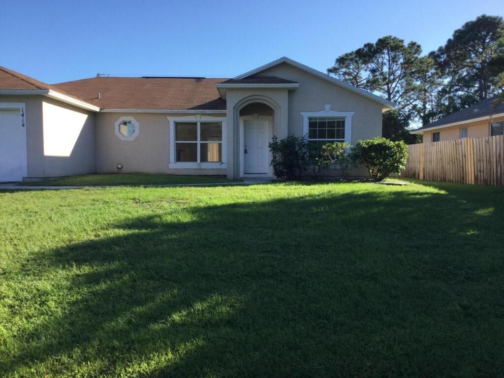 Property Photo:  1414 SW Apache Avenue  FL 34953 