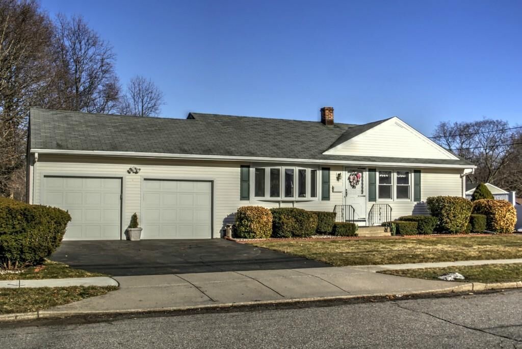 Property Photo: 9 Valery Court CT 06461