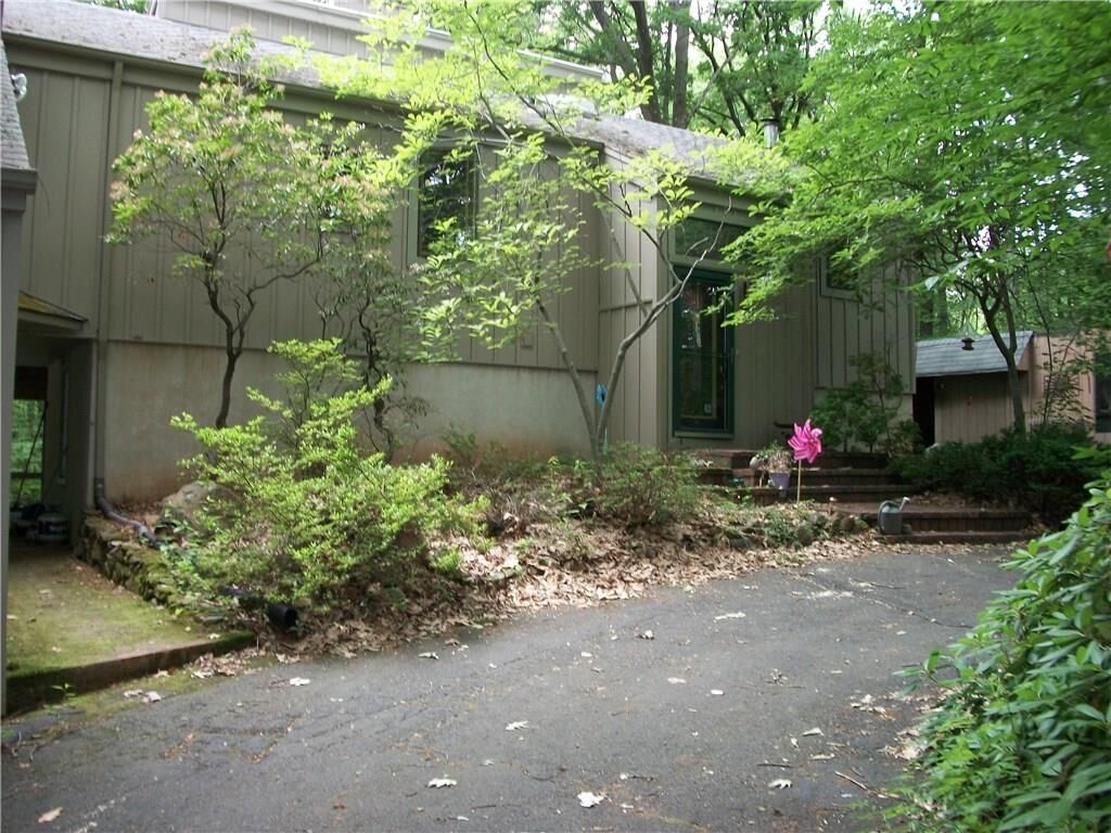 Property Photo:  90 Old Coach Highway  CT 06518 