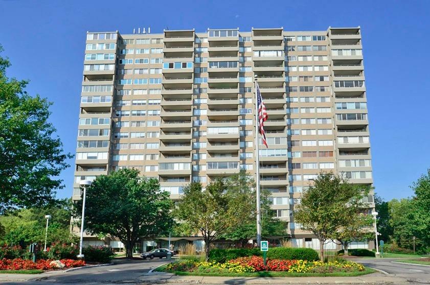 Property Photo: 2324 Madison Rd 1106 OH 45208