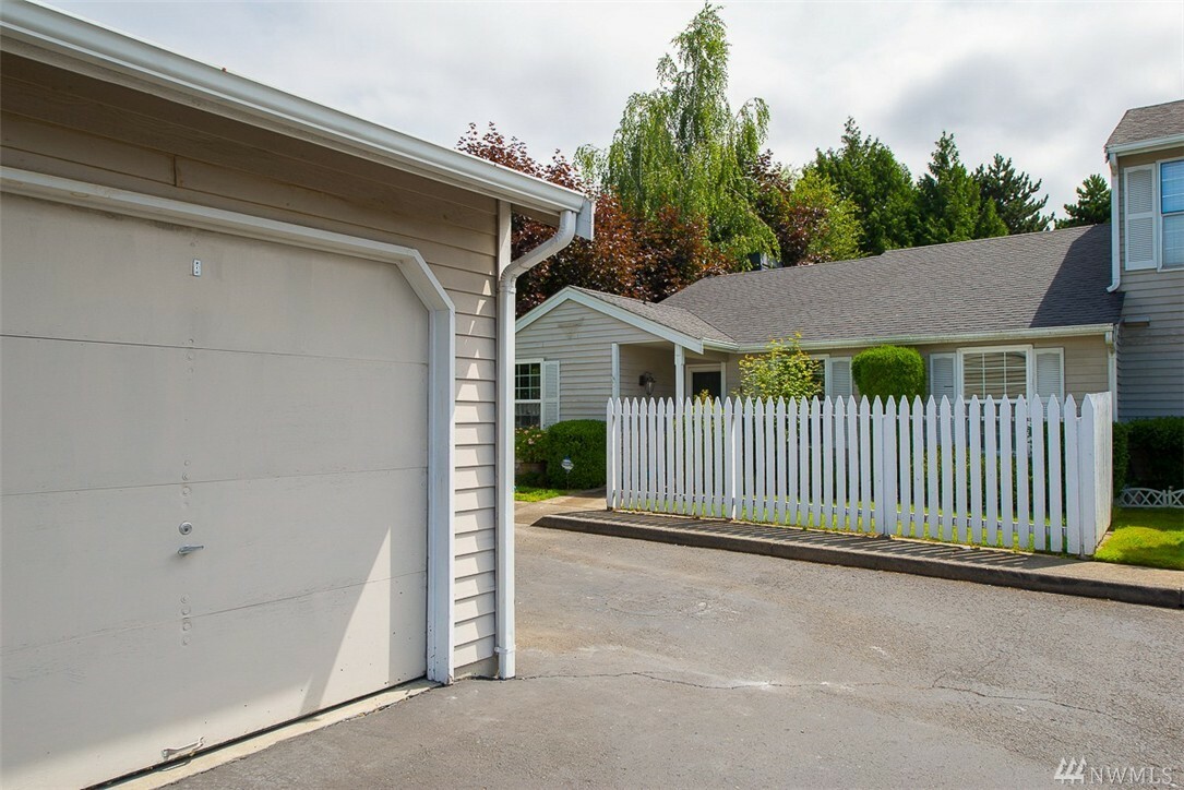 Property Photo: 23958 58th Ct S A1 WA 98032