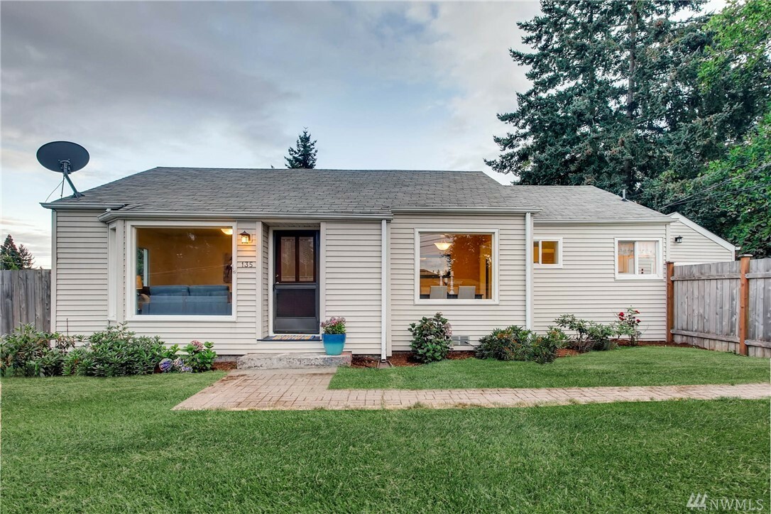 Property Photo:  135 S 107th St  WA 98168 