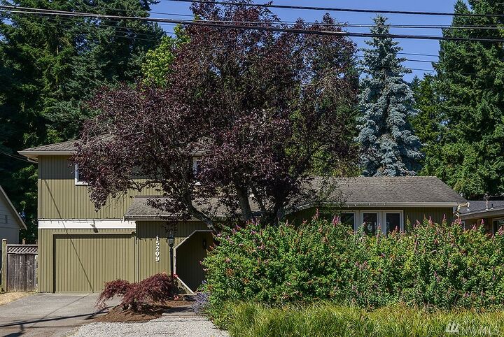 Property Photo:  15209 Wallingford Ave N  WA 98133 