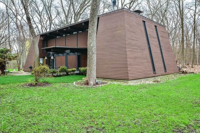 Property Photo: 400 Greenbriar Lane IL 60015