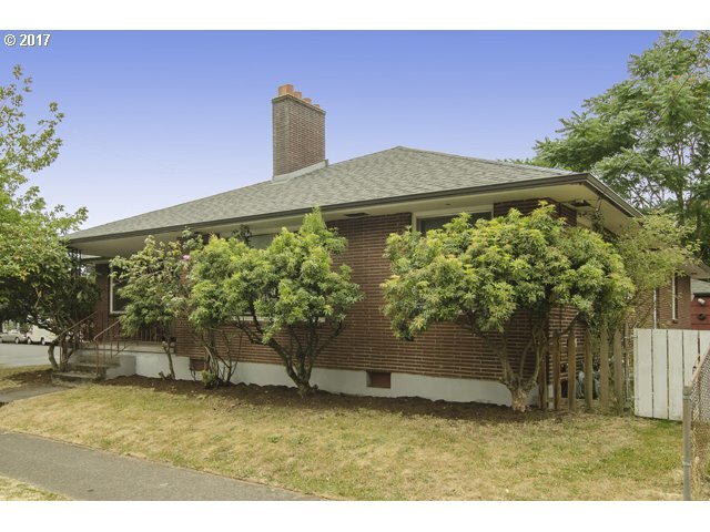 Property Photo: 5418 NE Hassalo St OR 97213