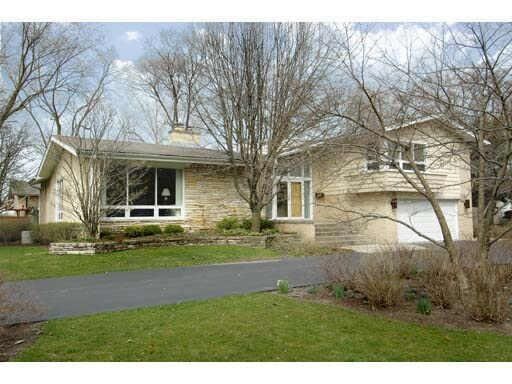 Property Photo: 765 Woodridge Lane IL 60022