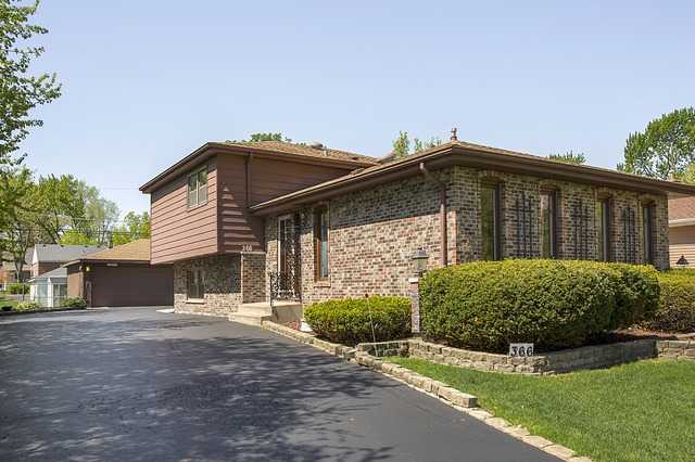 Property Photo: 366 W Commonwealth Lane IL 60126