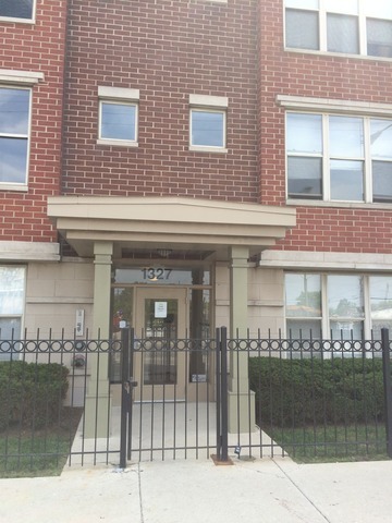 Property Photo: 1327 N Halsted Street 1S IL 60622