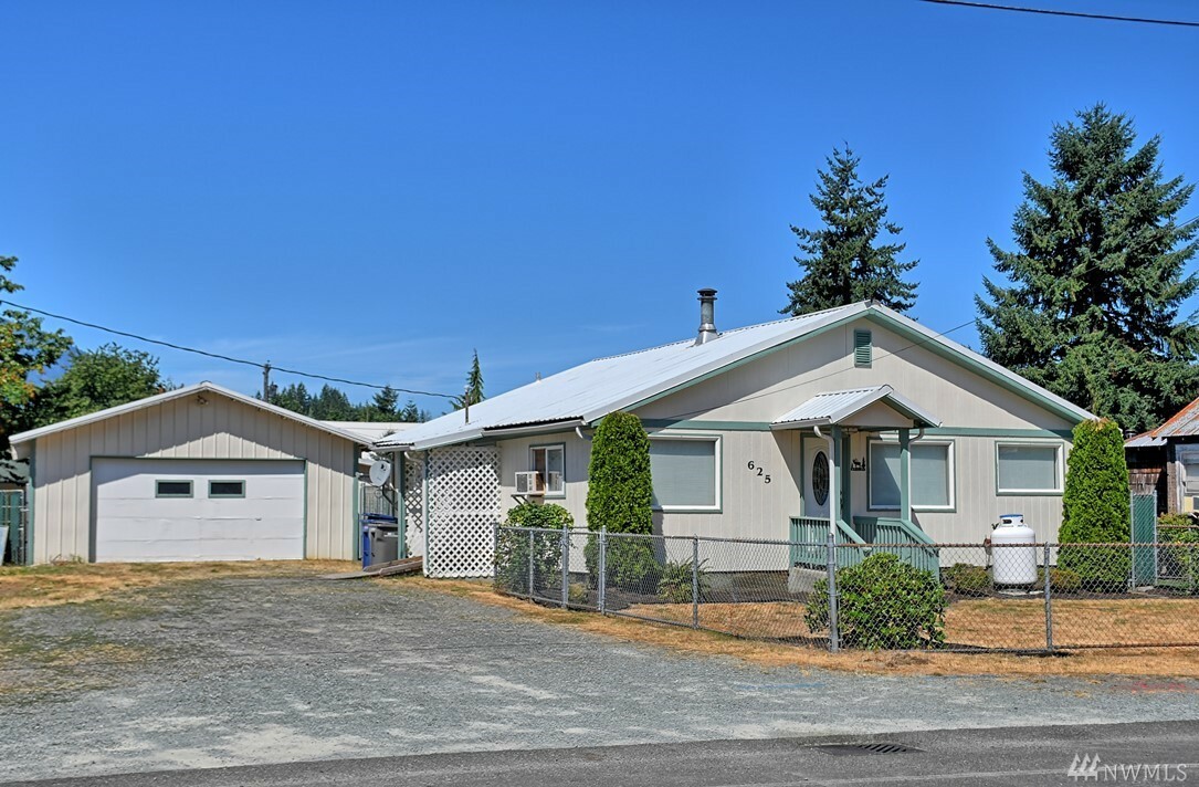 Property Photo:  625 S Emens Ave  WA 98241 