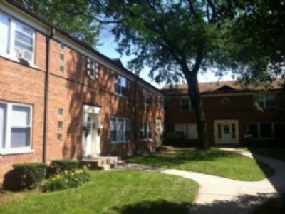 Property Photo: 2103 W Berwyn Avenue 1S IL 60625