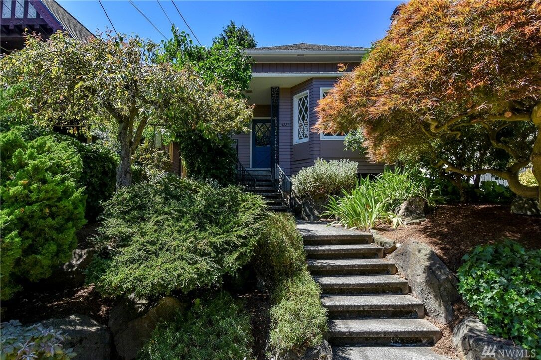 Property Photo:  4223 Dayton Avenue N  WA 98103 