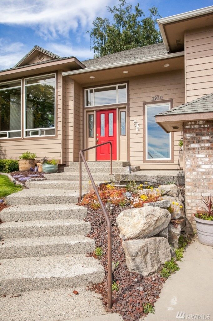 Property Photo:  1920 Hideaway Place  WA 98801