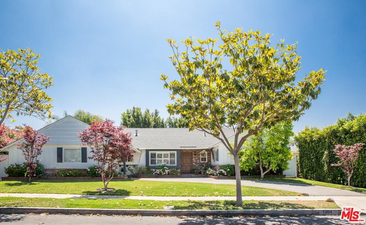Property Photo:  1364 Brinkley Ave  CA 90049 