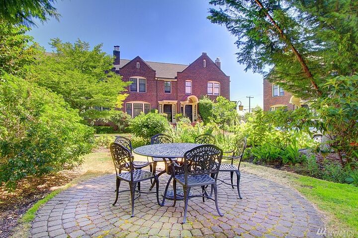 Property Photo: 4800 Fremont Ave N 122A WA 98103