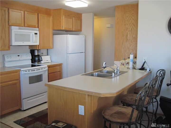 Property Photo:  118 E Linden Ave  WA 98837 