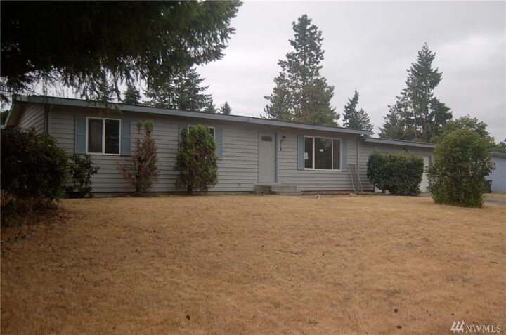 Property Photo: 914 195th St E WA 98387
