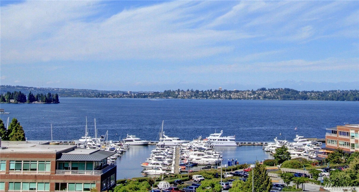 Property Photo:  5304 Lake Washington Blvd NE F  WA 98033 