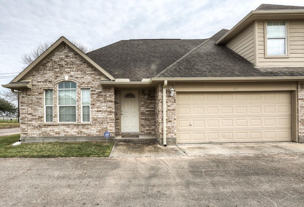 Property Photo: 903 Birnham Woods Bl TX 77503