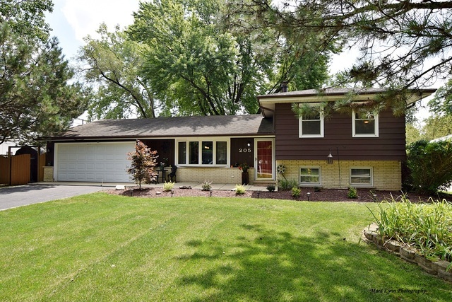 Property Photo:  22W205 Hackberry Drive  IL 60137 