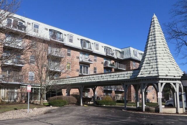 Property Photo: 5125 Blodgett Avenue 402 IL 60515