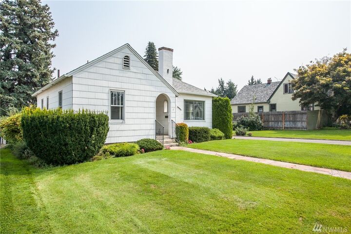 Property Photo: 1 S Garfield Ave WA 98801