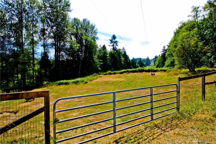 Property Photo: 13207 230th Avenue SE WA 98027