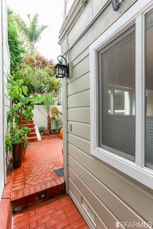 Property Photo:  1081 A 14th Street A  CA 94114 