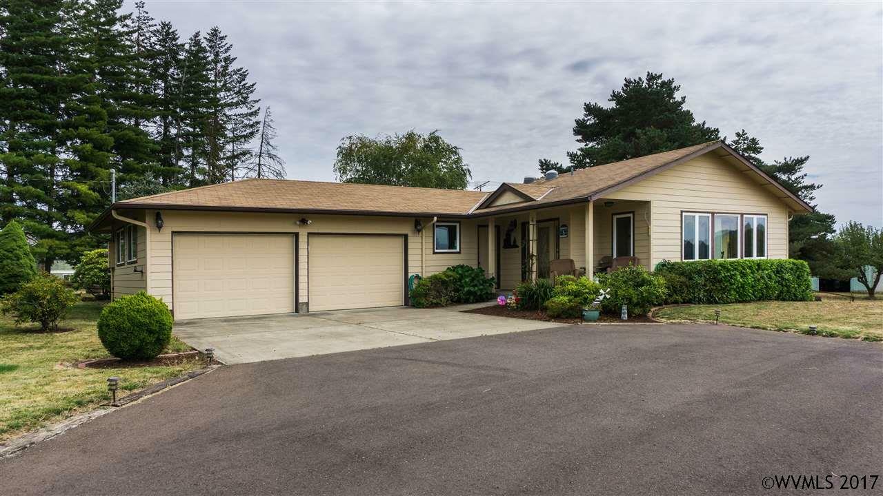 Property Photo:  2470 Newgate Dr  OR 97370 
