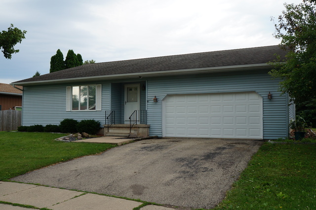 Property Photo:  1614 Longwood Drive  IL 60178 