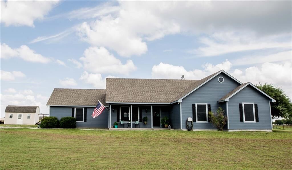 Property Photo:  4904 County Road 2718  TX 75135 