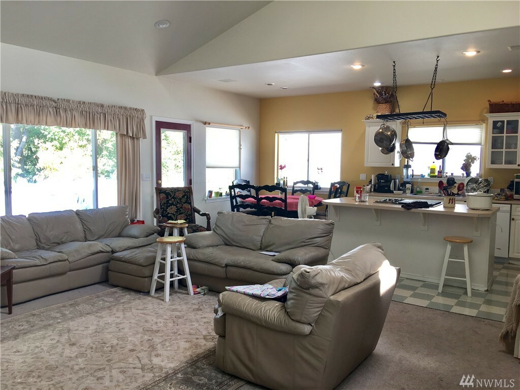 Property Photo: 2217 S 15th St WA 98274