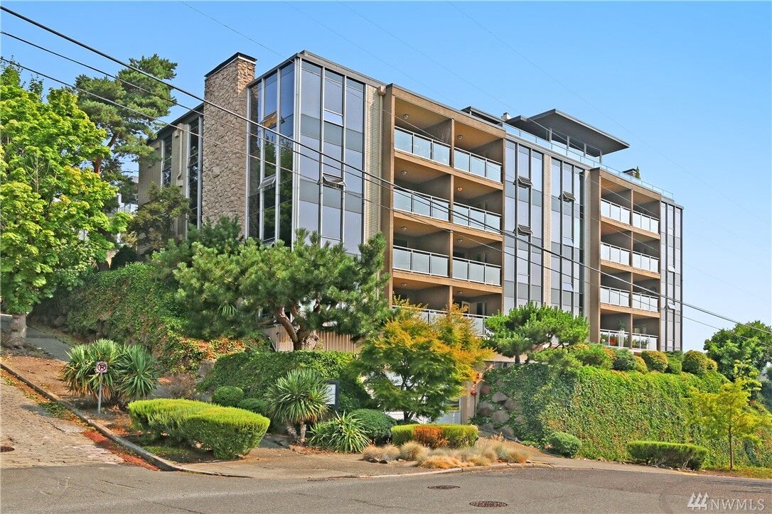 Property Photo: 900 Warren Ave N 303 WA 98109