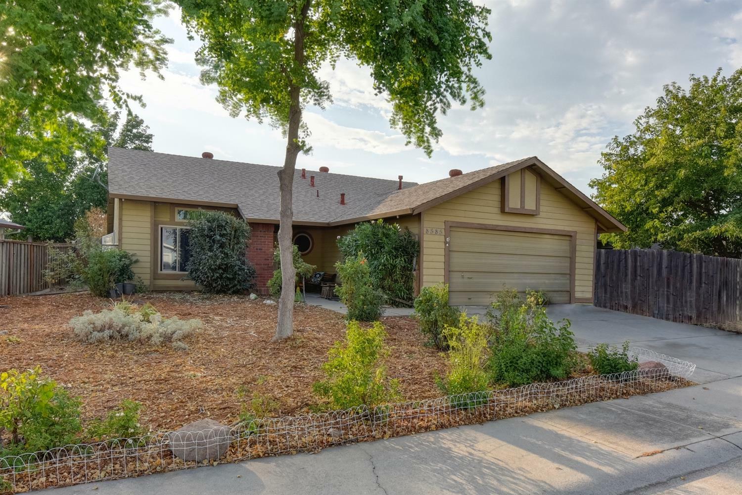 Property Photo:  8585 Willow Grove Way  CA 95828 