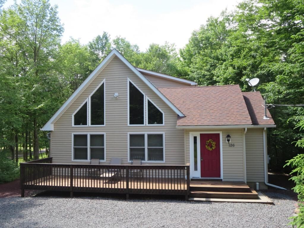 Property Photo: 126 Moccasin Trail PA 18347