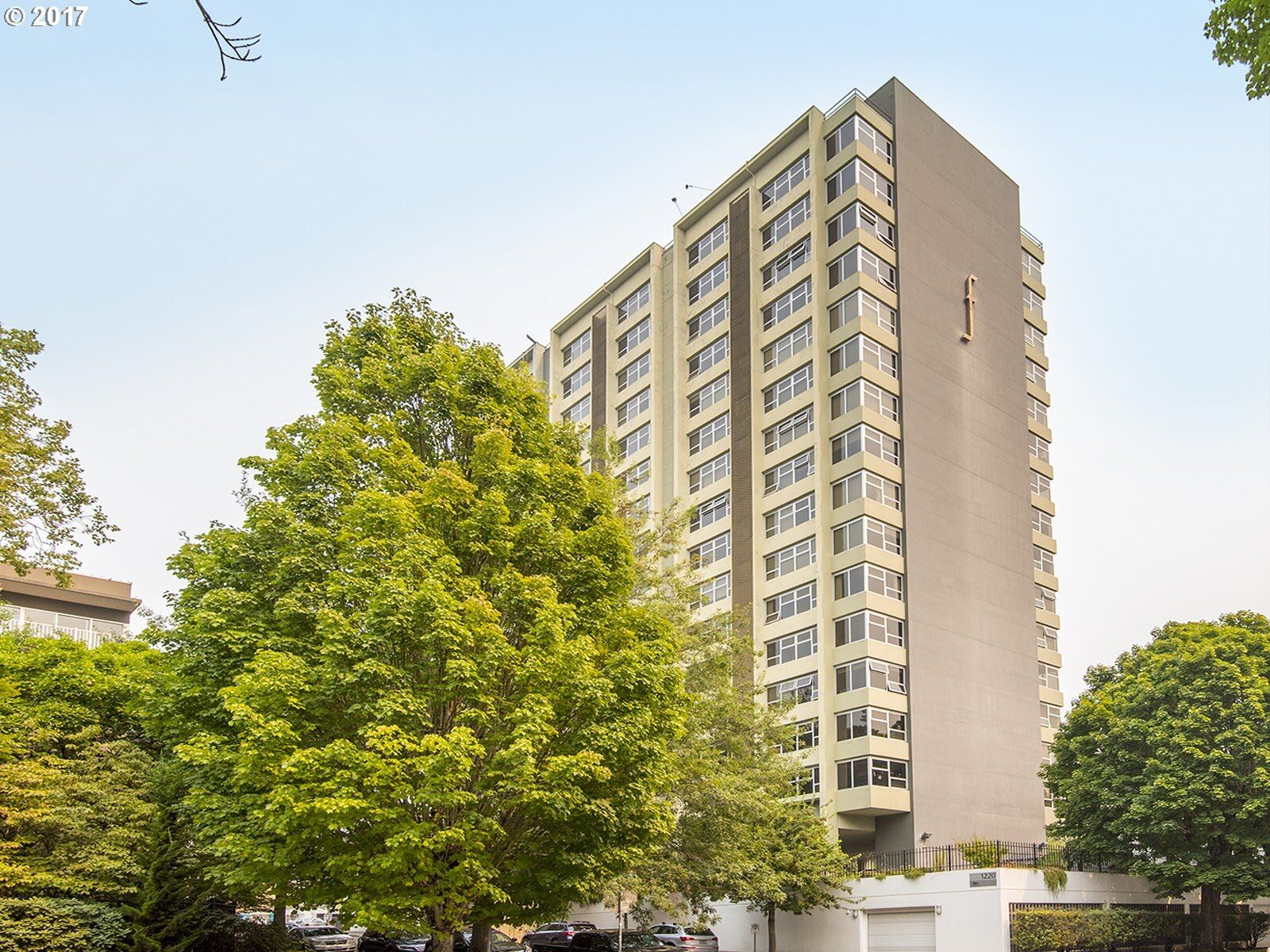 Property Photo:  1220 NE 17th Ave 8E  OR 97232 