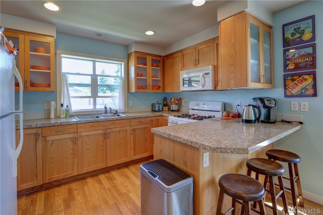 Property Photo: 7701 Beacon Place NE 103 WA 98311