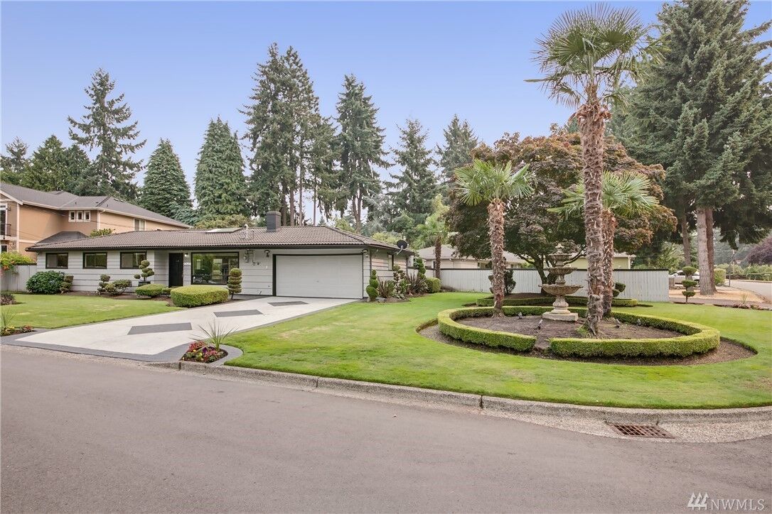 Property Photo: 14705 SE Eastgate Dr WA 98006