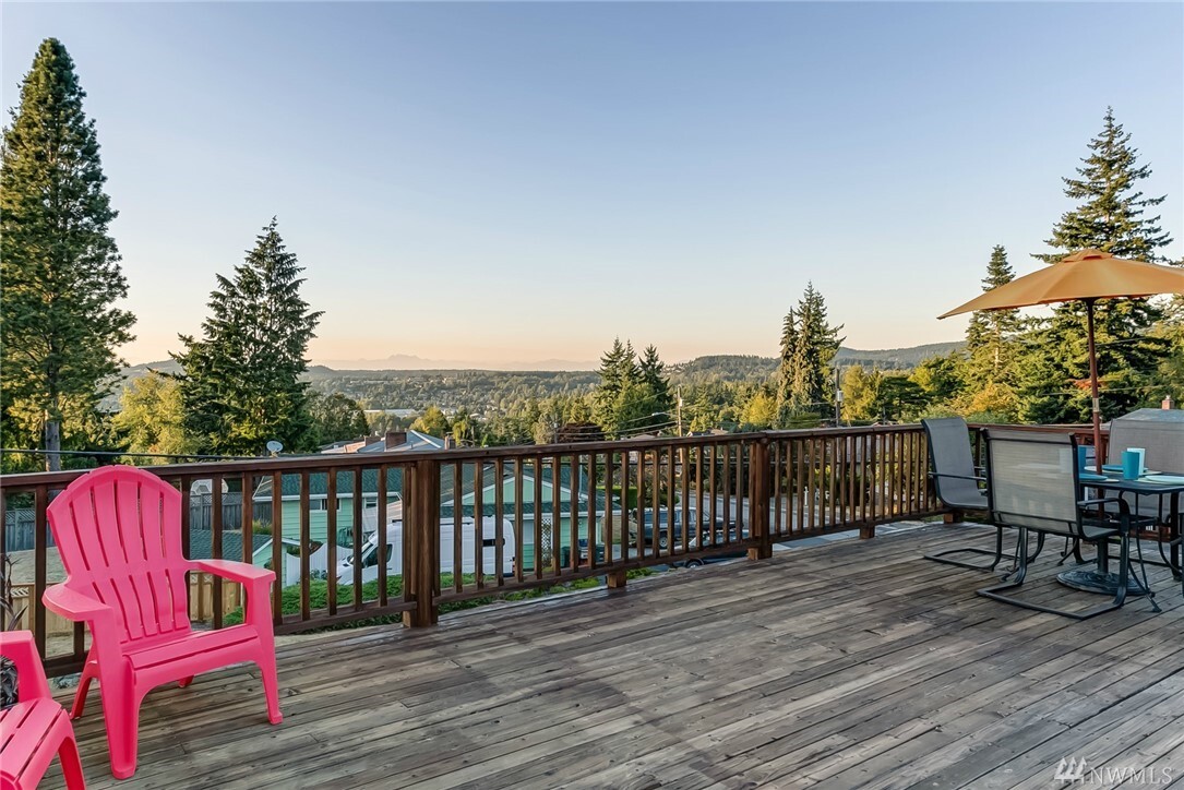 Property Photo: 1912 Whatcom St WA 98229