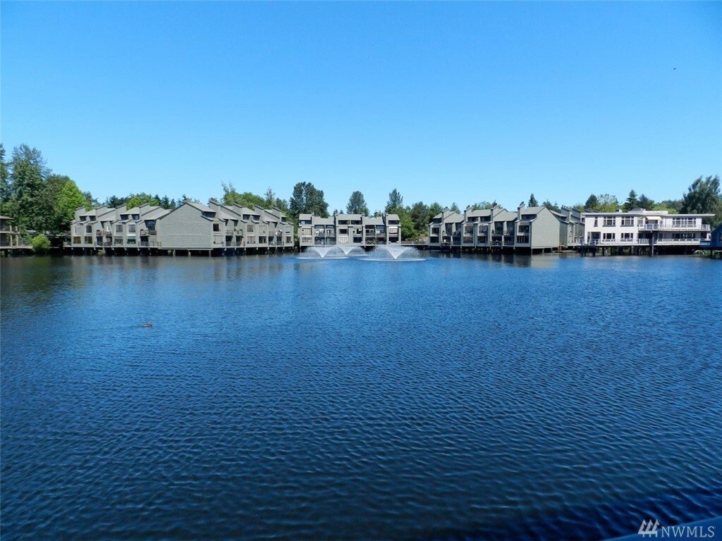 Property Photo:  6 Lake Bellevue Drive 207  WA 98005 