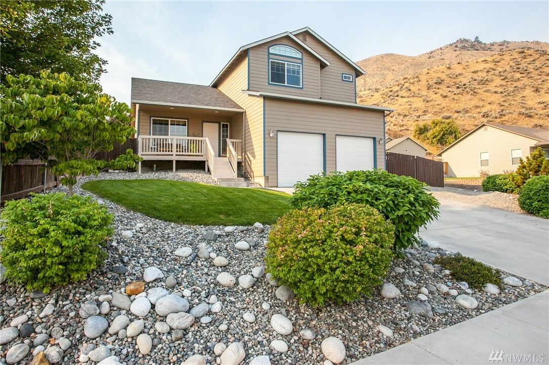 Property Photo: 573 Saddle Rock Lp WA 98801