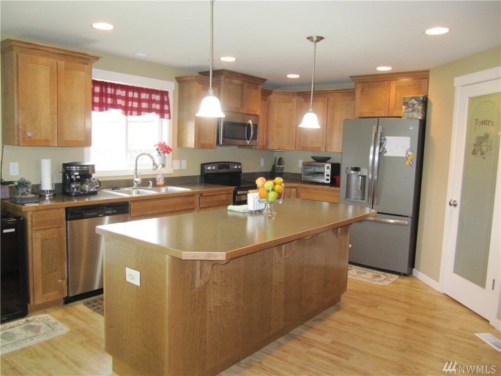 Property Photo: 909 W Polo Ridge Dr WA 98837