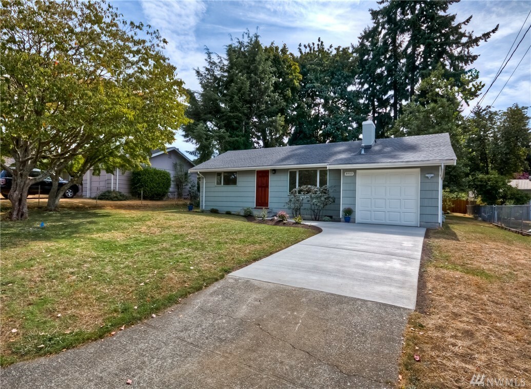 Property Photo:  8910 217th St SW  WA 98026 