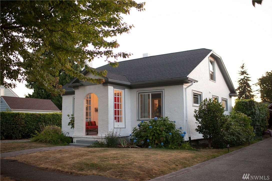 Property Photo:  4016 S Bell St  WA 98418 