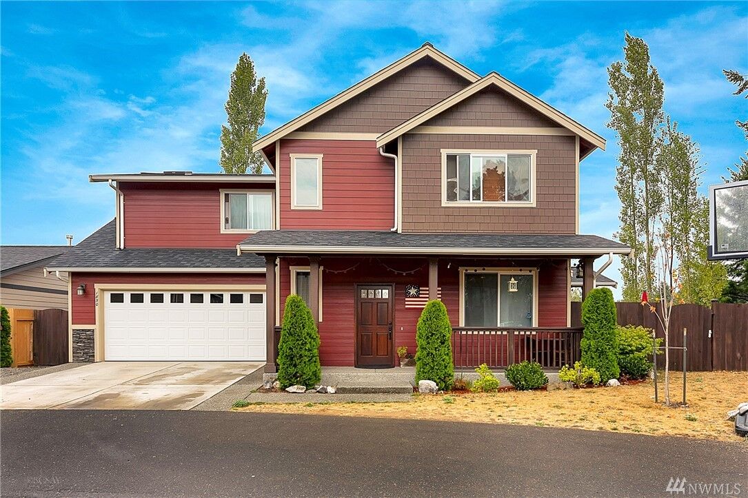 Property Photo:  1850 Challenger St  WA 98248 