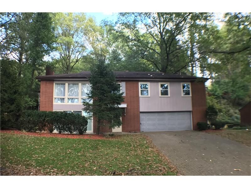 Property Photo:  1919 Hampstead Dr  PA 15235