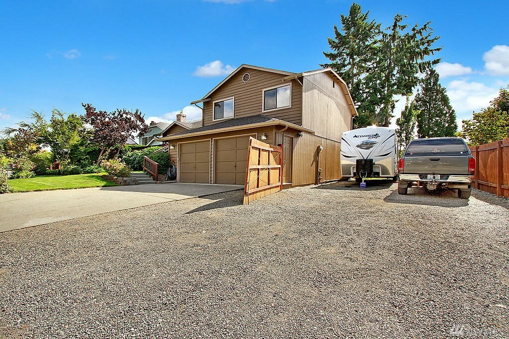 Property Photo:  3528 208th Place SW  WA 98036 