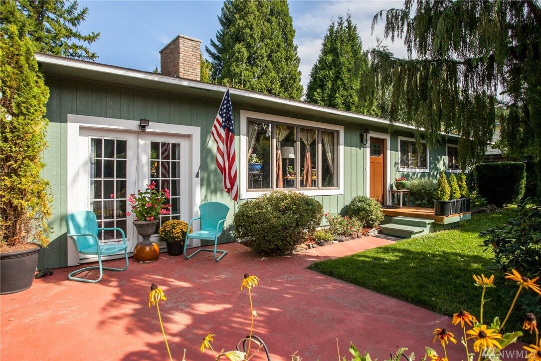 Property Photo:  1727 4th St NE  WA 98802 